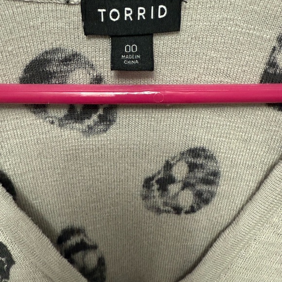 Torrid Gray Skull Print Women's Cardigan Sweater size 00 size 10 - Picture 3 of 5